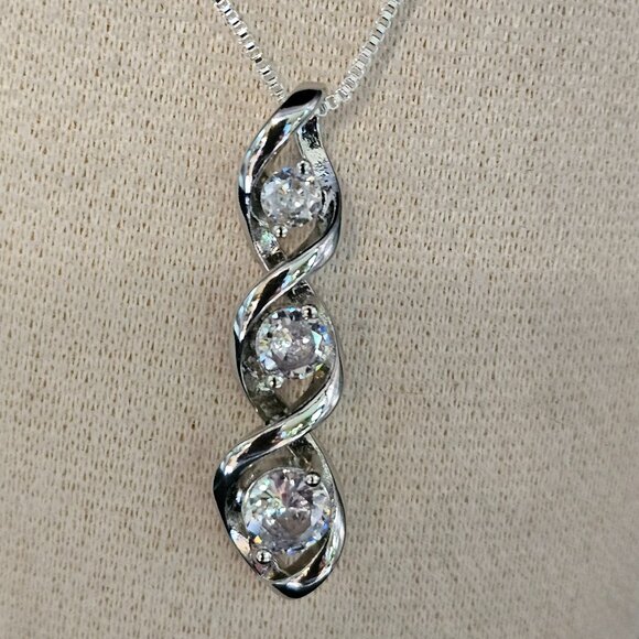 Sterling silver necklace with cubic zirconia pendant - Picture 3 of 4
